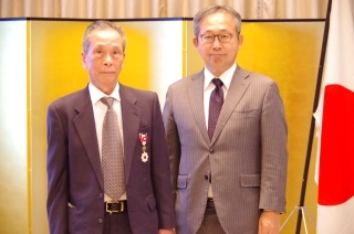 チャン・ソン元ハノイ貿易大学日本語学科長と山田大使